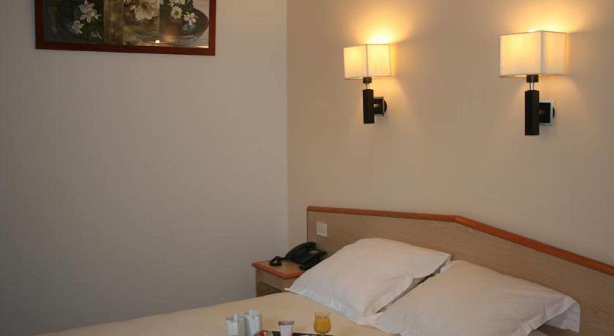 Hotel Briand Devient Hotel Ipl Levallois-Perret Kültér fotó