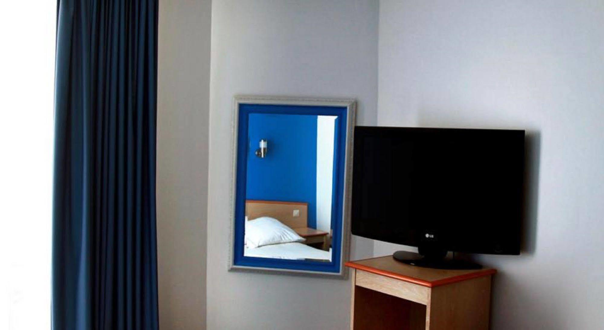 Hotel Briand Devient Hotel Ipl Levallois-Perret Kültér fotó